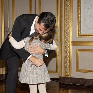 Exclusif -  Laurent Gerra et sa fille Célestine - Laurent Gerra reçoit la légion d’honneur de la part du grand chancelier F. Lecointre en présence de la première dame, B. Macron au Palais de la Légion d'honneur à Paris le 29 septembre 2025. © Cyril Moreau/Bestimage