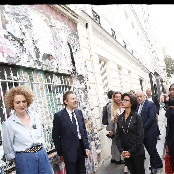 Rachida Dati, maire du 7ème arrondissement de Paris, Charlotte Gainsbourg, Valérie Pécresse, présidente du conseil régional d'Ile de France lors de l'inauguration de la Maison Gainsbourg, rue de Verneuil à Paris le 14 septembre 2023.

© Alain Guizard / Bestimage