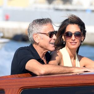 George Clooney et sa femme Amal Clooney arrivent à Venise avant le 82e Festival international du film de Venise - Italie, mardi 26 août 2025.
Backgrid UK/ Bestimage