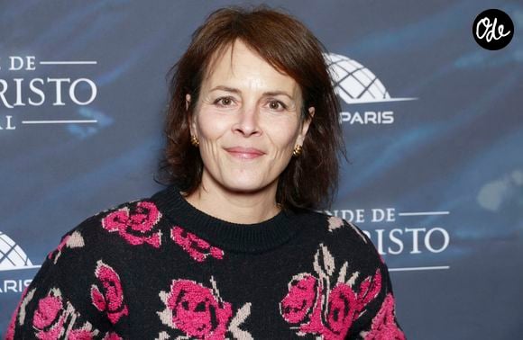 Installée avec sa famille dans le Loir-et-Cher, l'actrice s'est lancée en 2019 dans une activité bien différente en ouvrant le Bistro Chez Arti à Lavardin, l'un des Plus Beaux Villages de France.

Armelle Deutsch - Générale presse de la comédie musicale "La Légende de Monte Cristo" au Dôme de Paris le 29 janvier 2026. © Christophe Aubert via Bestimage