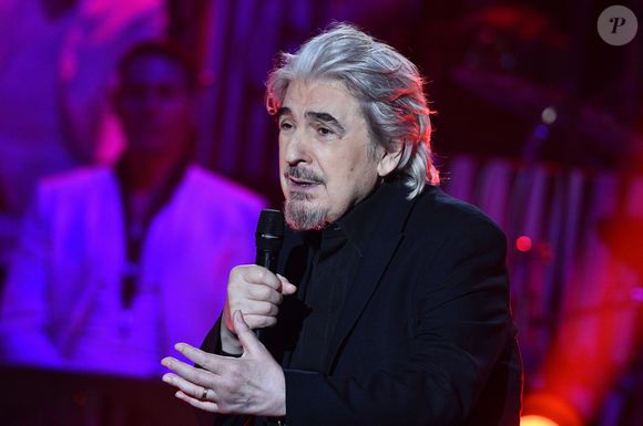 Exclusif - Serge Lama lors de  l'enregistrement de la dernière des "Années Bonheur" présentée par Patrick Sébastien à Saint-Denis le 12 février 2019. Pour les téléspectateurs, P.Sébastien fera ses adieux à l'émission lors de la diffusion le 11 mai  2019.
© Giancarlo Gorassini / Bestimage