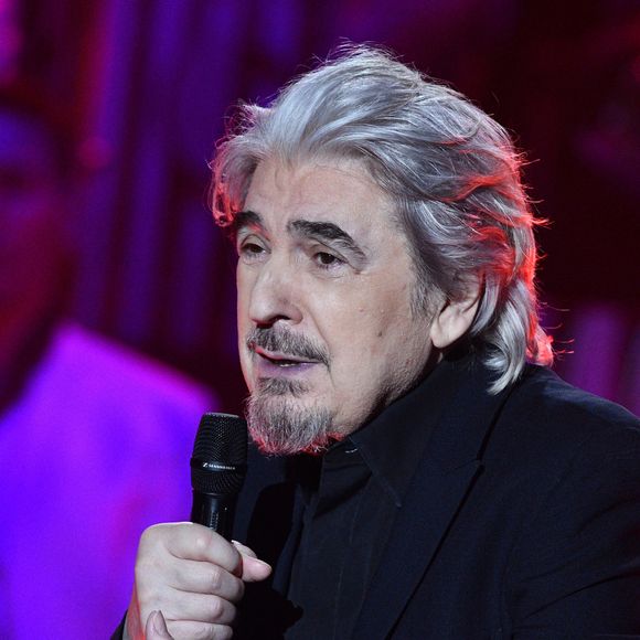 Exclusif - Serge Lama lors de  l'enregistrement de la dernière des "Années Bonheur" présentée par Patrick Sébastien à Saint-Denis le 12 février 2019. Pour les téléspectateurs, P.Sébastien fera ses adieux à l'émission lors de la diffusion le 11 mai  2019.
© Giancarlo Gorassini / Bestimage