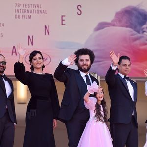 Eva Dottelonde, guest, Parinaz Izadyar, Saeed Roustaee, Arshida Dorostkar, Payman Maadi, Sahar Goldust, Sinan Mohebi - Montée des marches du film « Man O Bachech (Woman and child) » lors du 78ème Festival International du Film de Cannes, au Palais des Festivals à Cannes. Le 22 mai 2025
© Jacovides-Moreau / Bestimage