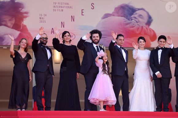 Eva Dottelonde, guest, Parinaz Izadyar, Saeed Roustaee, Arshida Dorostkar, Payman Maadi, Sahar Goldust, Sinan Mohebi - Montée des marches du film « Man O Bachech (Woman and child) » lors du 78ème Festival International du Film de Cannes, au Palais des Festivals à Cannes. Le 22 mai 2025
© Jacovides-Moreau / Bestimage