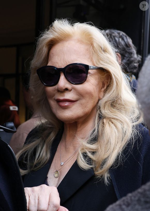 Sylvie Vartan - Les célébrités arrivent au défilé Stéphane Rolland à la Salle Pleyel, "Collection Haute Couture Printemps/Eté 2025" lors de la Fashion Week de Paris (PFW), le 28 janvier 2025. 
© Denis Guignebourg / Bestimage