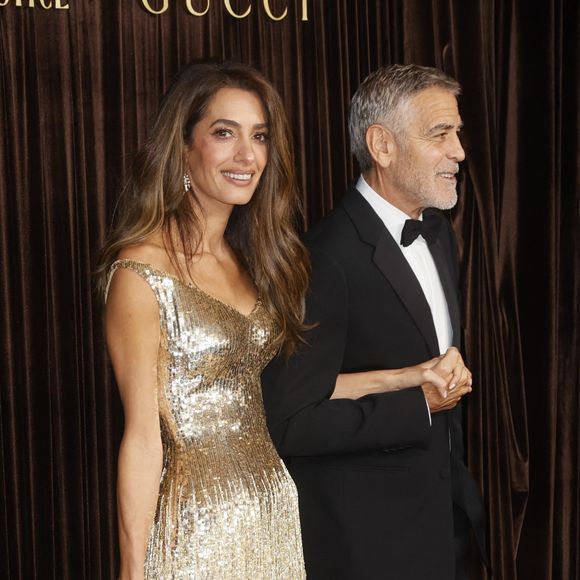 Il s'agit de la célèbre Magic Cream.

Amal Clooney et George Clooney assistent à la cérémonie des Albies 2026, organisée le 9 octobre 2026 au Musée d’histoire naturelle de Londres, au Royaume-Uni. 
GOFF  / BESTIMAGE