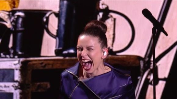 Lucie Bernardoni en joie en apprenant l'identité de son partenaire dans Danse avec les stars