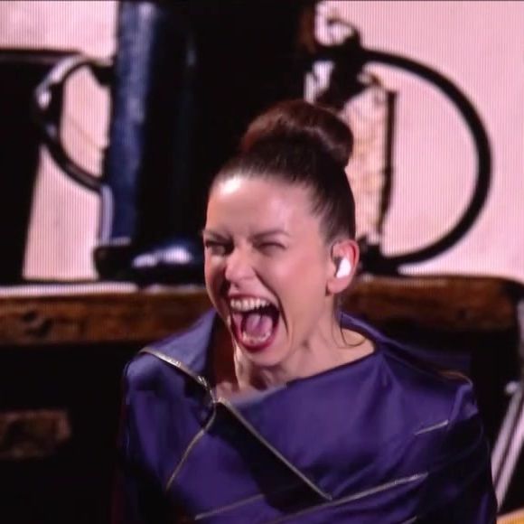 Lucie Bernardoni en joie en apprenant l'identité de son partenaire dans Danse avec les stars