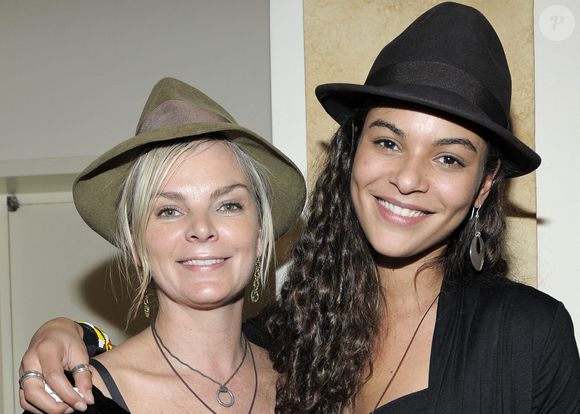 Cecilia Rodhe et sa fille Yelena Noah assistent à la soirée caritative "Construire une école et construire une vie" de la Fondation Edeyo et de la Harlem Academy au Consulat de France à New York, NY. Photo by Aton Pak/ABACAPRESS.COM