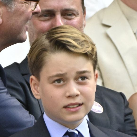 “À 12 ans, il n’est encore qu’un enfant. Il ne faut pas précipiter les choses. Il faut lui permettre d’explorer toutes les étapes avec sérénité puisque dans le fond, il sera un adulte toute sa vie."

Le prince George de Galles - Personnalités à la finale homme du tournoi de tennis de Wimbledon le 13 juillet 2025.

© Chryslène Caillaud / PsnewZ / Bestimage