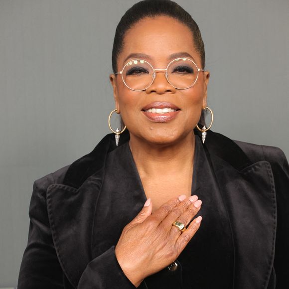 Une leçon toujours actuelle pour celles et ceux qui souhaitent transformer une idée en réalité.

Oprah Winfrey à la première du film Netflix *The Six Triple Eight* au Egyptian Theatre d'Hollywood, le 3 décembre 2024 à Los Angeles, en Californie. Backgrid USA / Bestimage