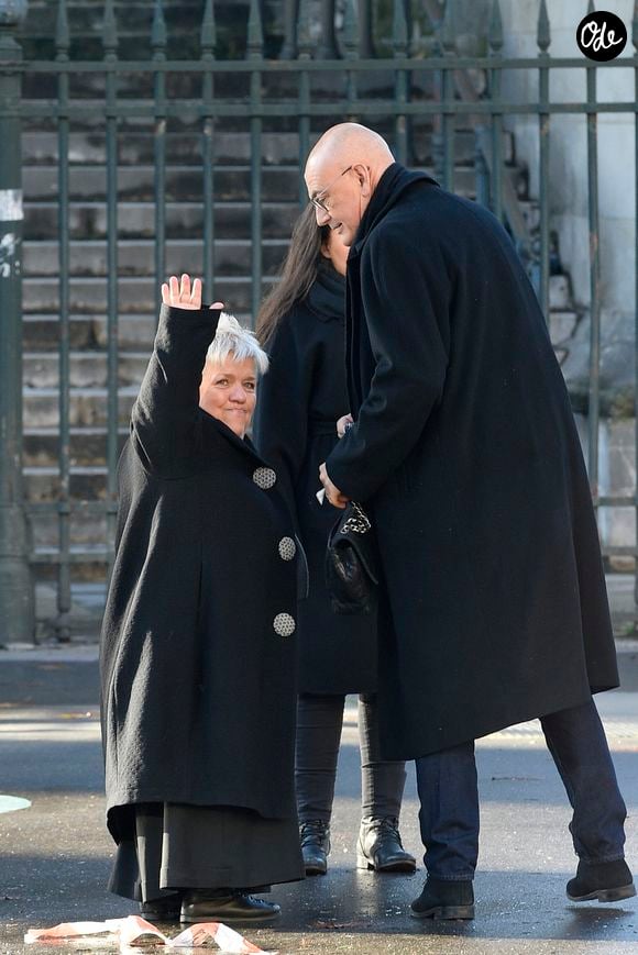 Mimie Mathy et son mari Benoist Gérard - Arrivées des personnalités en l'église de La Madeleine pour les obsèques de Johnny Hallyday à Paris le 9 décembre 2017.
© Coadic Guirec / Bestimage