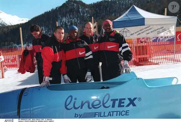 Prince Albert de Monaco, Saint-Moritz. Entraînement bobsleigh, coéquipiers, survêtement. Plan serré. AGENCE / BESTIMAGE