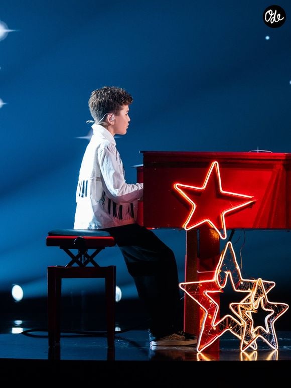 Alec s’est d’abord fait connaître grâce à N’oubliez pas les enfants, sur France 2, puis à The Voice Kids, sur TF1.

Alec, candidat à l'Eurovision qui représentera la France @Instagram