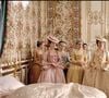 Mis à l'abri par la reine au moment de la Révolution française, les bracelets ont ensuite été transmis à ses descendants en Autriche. 

Kirsten Dunst sur le tournage de "Marie-Antoinette". Agence/BestImage