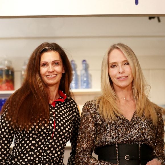 Adeline Blondieau a publié un message destiné à Tonya Kinzinger.

Les actrices de la série "Sous le soleil", Tonya Kinzinger et Adeline Blondieau lors de l'inauguration de l'exposition "Sous le soleil" au musée de la gendarmerie à Saint-Tropez, Côte d'Azur, France. © Philipe Arnassan/Nice Matin/Bestimage