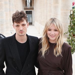 Entre tournages et vie de famille épanouie, Virginie Efira et Niels Schneider parviennent à s'octroyer des moments de répit. 

Niels Schneider et sa compagne Virginie Efira - 35ème édition des "Trophées ANDAM" dans les jardins du Palais Royal à Paris, France. © Christophe Clovis / Bestimage