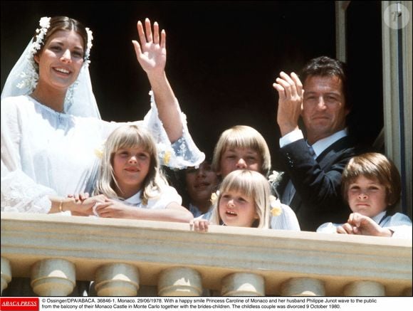 Mariage de la princesse Caroline de Monaco avec Philippe Junot, ici avec sa mère Grace de Monaco, en 1978.