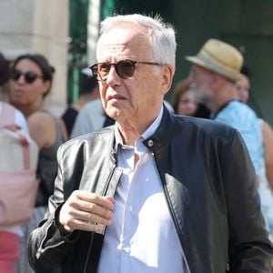 Fabrice Luchini - Arrivées aux obsèques de Philippe Labro en l'église de Saint-Germain-des-Prés à Paris le 13 juin 2025. © Dominique Jacovides - Christophe Clovis / Bestimage