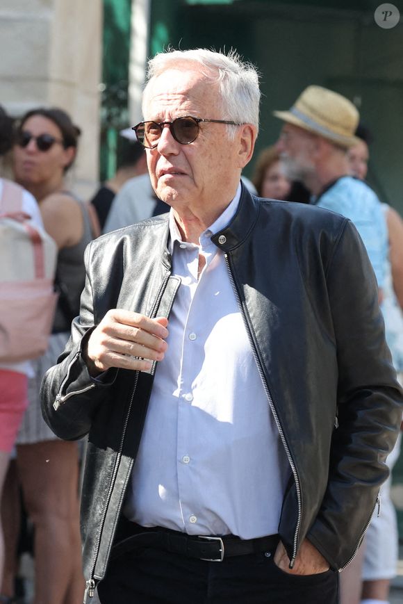 Fabrice Luchini - Arrivées aux obsèques de Philippe Labro en l'église de Saint-Germain-des-Prés à Paris le 13 juin 2025. © Dominique Jacovides - Christophe Clovis / Bestimage