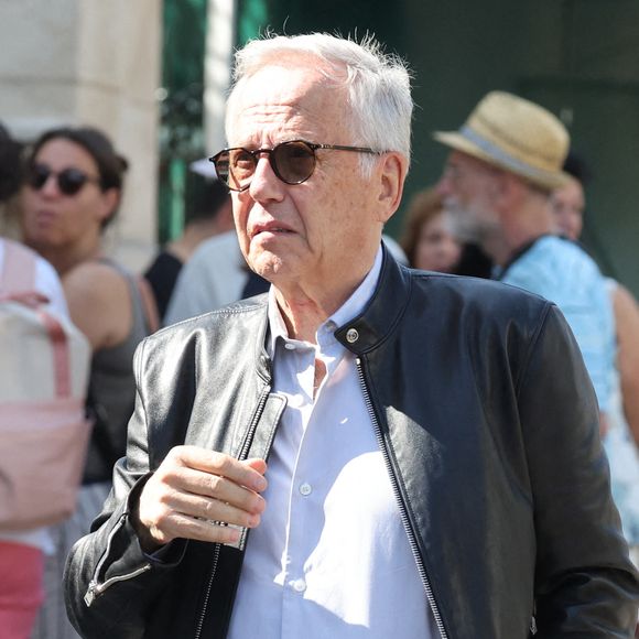Fabrice Luchini - Arrivées aux obsèques de Philippe Labro en l'église de Saint-Germain-des-Prés à Paris le 13 juin 2025. © Dominique Jacovides - Christophe Clovis / Bestimage
