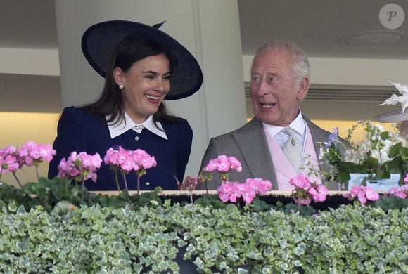 Lady Frederick Windsor et le roi Charles III lors de la quatrième journée du Royal Ascot à l'hippodrome d'Ascot, dans le Berkshire. 20 juin 2025. © Andrew Matthews/PA Wire.