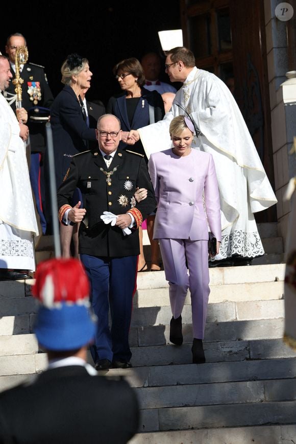 Mais il y a des bâtisses qui ont une symbolique très forte, comme ce château en France ayant appartenu à un ancêtre du fils de Rainier III et de Grace Kelly, situé à Souleuvre-en-Bocage dans le Calvados.

La princesse Caroline de Hanovre, la princesse Stéphanie, le prince Albert II de Monaco et la princesse Charlene -  La famille princière de Monaco quitte la cathédrale Notre-Dame Immaculée ou la messe solennelle d'action de grâce et un Te Deum ont été célébré à l'occasion de la Fête Nationale de Monaco le 19 novembre 2024.  

© Claudia Albuquerque / Bestimage
