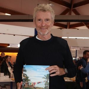 L'animateur a annoncé sur ses réseaux sociaux le décès de son ami Dan, qu'il décrit comme un homme inspirant et un complice de course.

Denis Brogniart à la Halle Georges Brassens de Brive-la-Gaillarde pour la 43eme Foire du Livre de Brive, le 7 novembre 2025.©Jean-Marc LHOMER/Bestimage.