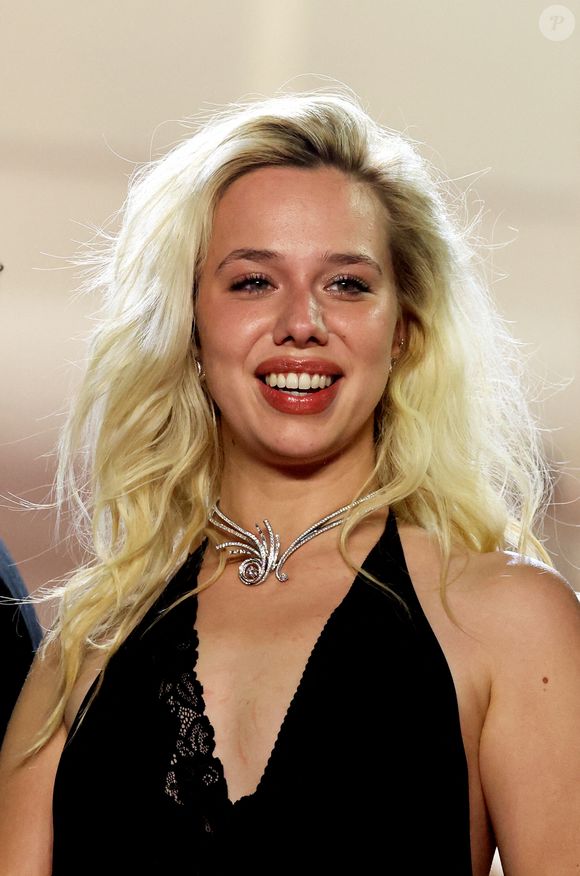 Kim Higelin (Bijoux Tasaki) - Montée des marches du film " Sanguine " lors du 79ème Festival International du Film de Cannes, le 14 mai 2026. © Jacovides-Moreau / Bestimage