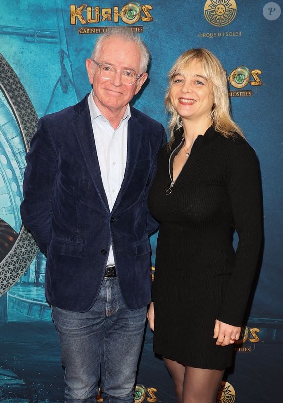 Mac Lesggy et sa jeune compagne Carole - Première du spectacle du Cirque du Soleil "Kurios, Cabinet des curiosités" à Chatou le 21 novembre 2023. © Coadic Guirec/Bestimage