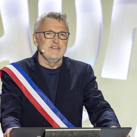 Les deux ont collaboré pendant 14 ans sur "On n’est pas couché".

Laurent Ruquier durant l'enregistrement de la seconde soirée de "L'humour à la plage" pour la 3eme édition du festival de Juan les Pins à la pinède Gould le 27 juin 2026.  © Jack Tribeca/Bestimage
