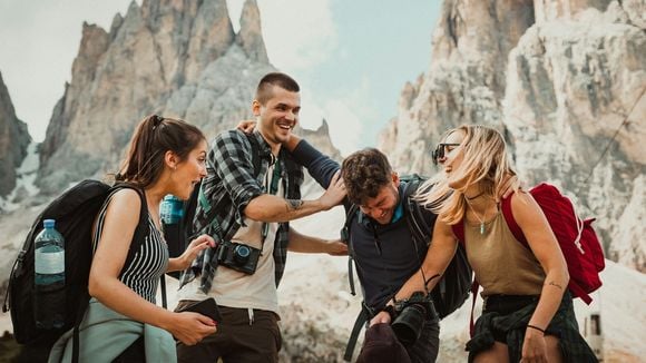 Le pouvoir du silence : selon la psychologie, parler moins révèle une pensée beaucoup plus profonde