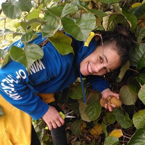 Lucie Lucas dans son petit village breton de Plorec