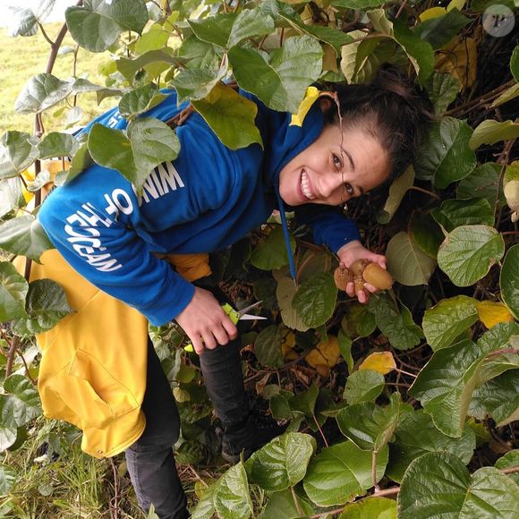 Lucie Lucas dans son petit village breton de Plorec