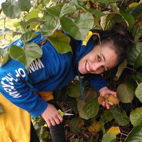 Lucie Lucas dans son petit village breton de Plorec