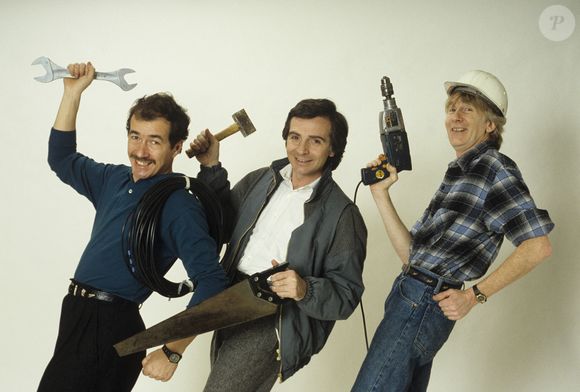 Les deux comparses ont tout de même fini par se réconcilier, dans la deuxième moitié des années 2000 ! Ils enregistrent un nouveau disque, puis remontent sur scène, en duo, pour la tournée "Age tendre et têtes de bois".
En France, à Paris, portrait en studio du groupe de comiques Les Charlots, le 31 janvier 1985. Michel MARIZY via Bestimage
