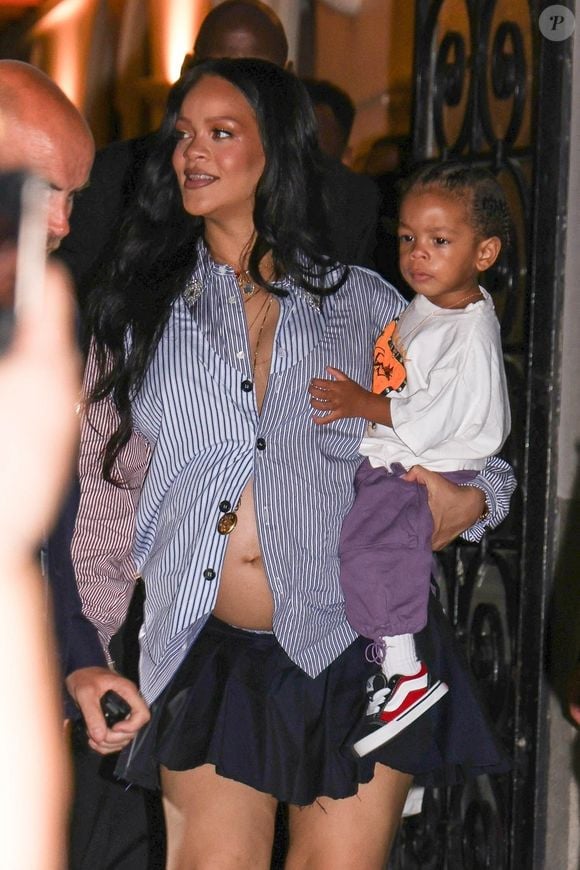 L'ex-chanteuse, désormais PDG de Fenty, a donné naissance à un troisième bout d'chou. 

Rihanna et son fils Riot