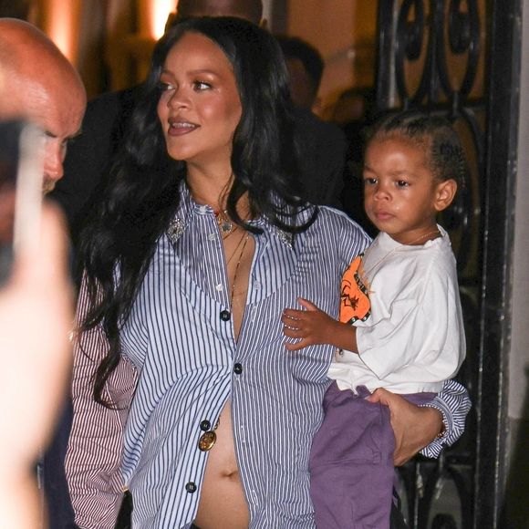 L'ex-chanteuse, désormais PDG de Fenty, a donné naissance à un troisième bout d'chou. 

Rihanna et son fils Riot