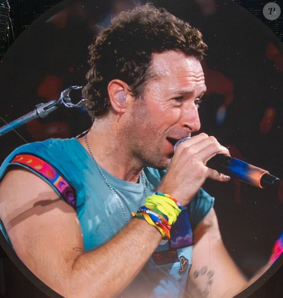 Coldplay a clôturé la dernière soirée de leur tournée record de 10 concerts au stade de Wembley en dédiant Fix You à la famille de Charlie Kirk, suite à la mort tragique de l'activiste d'extrême droite. Chris Martin a demandé à la foule d'envoyer de l'amour aux "familles qui ont connu de terribles souffrances". La soirée a également été marquée par une surprise pour l'anniversaire de Jonny Buckland et par une setlist vibrante couvrant les 25 ans de carrière du groupe, le 12 septembre 2025, à Wembley, au Royaume-Uni. Photo by Bav Media/Splash News/ABACAPRESS.COM