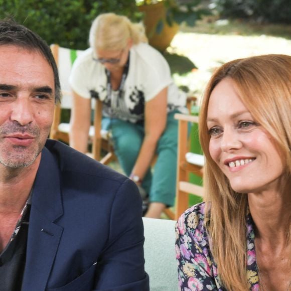 Samuel Benchetrit et Vanessa Paradis - Photocall du film "Cette musique ne joue pour personne" lors du 14ème Festival du Film Francophone d'Angoulême. Le 28 août 2021
© Coadic Guirec / Bestimage