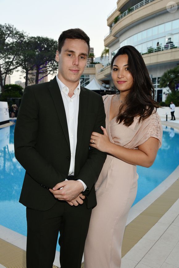 “D’autant qu’avec mon caractère, cela pourrait s’avérer compliqué de travailler avec mon cercle de proches (rires).”
Louis Ducruet et sa fiancée Marie Chevallier lors de la soirée Amber Lounge UNITE Monaco 2018 au profit de la fondation de Jackie Stewart "Race Against Dementia" à l'hôtel Méridien Beach Plaza à Monte-Carlo, Monaco, le 25 mai 2018. © Bruno Bebert/Bestimage