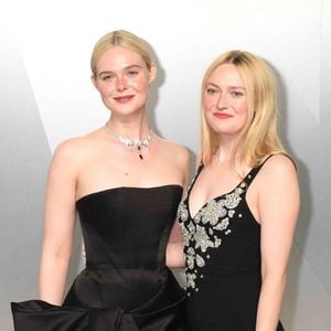 Leurs tenues de haute couture ont illuminé le tapis de la cérémonie.
Dakota et Elle Fanning aux Oscars, le 15 Mars 2026.
© Bestimage