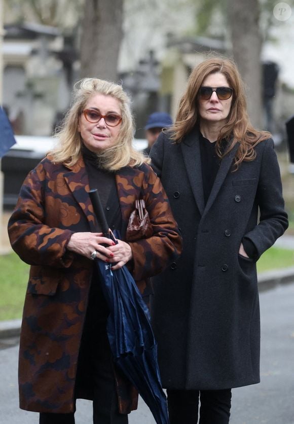 En 2018, au moment de la vague #metoo, Catherine Deneuve a signé une tribune sur “la liberté d’importuner”

Catherine Deneuve et sa fille Chiara Mastroianni - Sorties des obsèques de l'avocat Hervé Temime au cimetière du Montparnasse à Paris, France, le 14 avril 2023. © Clovis-Jacovides/Bestimage