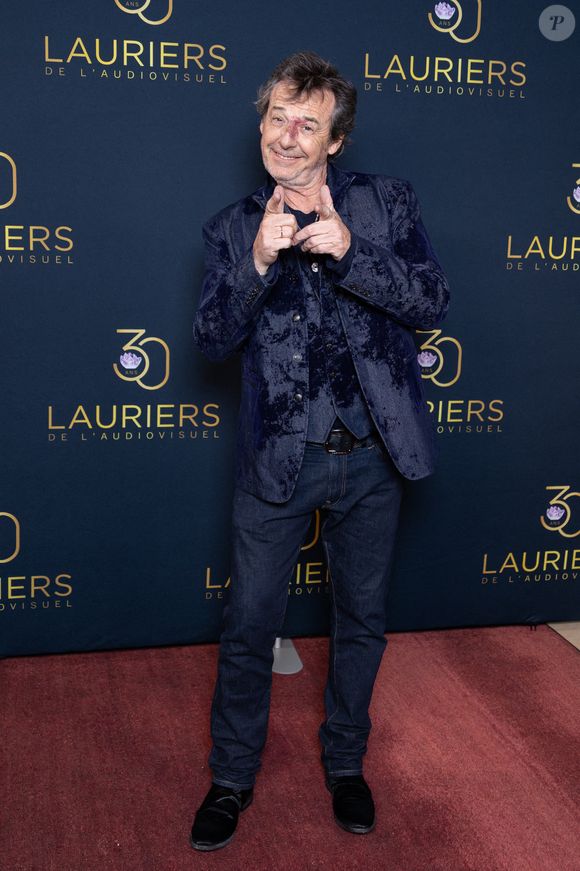 Jean-Luc Reichmann assiste à la cérémonie des 29e Lauriers de l'Audiovisuel au théâtre Marigny le 24 février 2025 à Paris, France. Photo par Nasser Berzane/Abaca