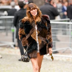Lou Doillon lors du défilé Miu Miu Collection Femme Prêt-à-Porter Printemps/Eté 2026 lors de la Fashion Week de Paris (PFW), au Conseil Économique, social et environnemental, Palais d'lena, à Paris, France, le 6 octobre 2025.

Pierre Perusseau/Bestimage