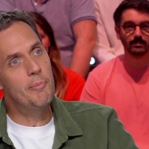 Grand Corps Malade sur la plateau de l'émission "Quotidien"
