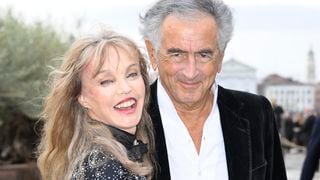 En couple depuis plus de 30 ans, Bernard-Henri Lévy raconte sa rencontre avec Arielle Dombasle : "Elle a feint de…"