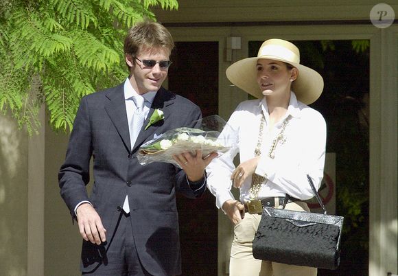 L'actrice française Clotilde Courau et le prince Emmanuel Philibert de Savoie assistent au mariage du Prince Serge de Yougoslavie avec Eleonora Rajneri à Monaco le 18 septembre 2004. Photo par Marco Piovanoto/WMP/ABACA