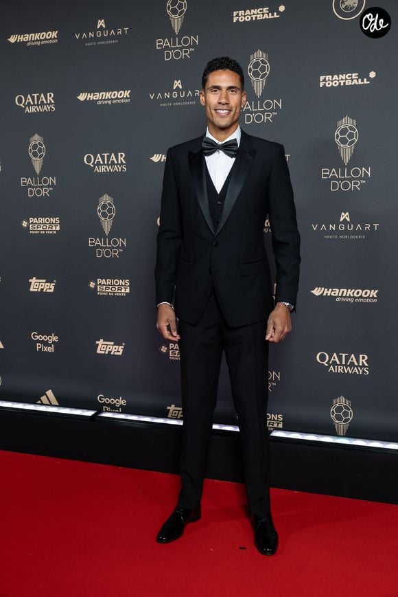 Plusieurs pays ont déjà adopté des règles similaires pour protéger les jeunes joueurs.

Raphael Varane au photocall de la 69ème cérémonie du Ballon D'Or 2025 au théâtre du Châtelet à Paris, France, le 22 septembre 2025. © Cyril Moreau/Bestimage