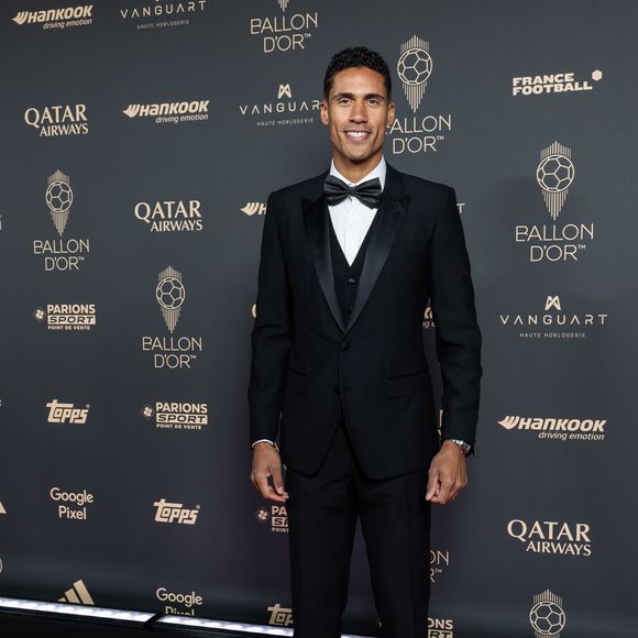 Plusieurs pays ont déjà adopté des règles similaires pour protéger les jeunes joueurs.

Raphael Varane au photocall de la 69ème cérémonie du Ballon D'Or 2025 au théâtre du Châtelet à Paris, France, le 22 septembre 2025. © Cyril Moreau/Bestimage